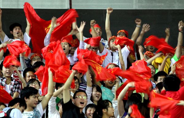 开云体育网页版登录入口 西亚卡姆回归赛场，势不可挡首场状态亮眼，拜仁观众沸腾！