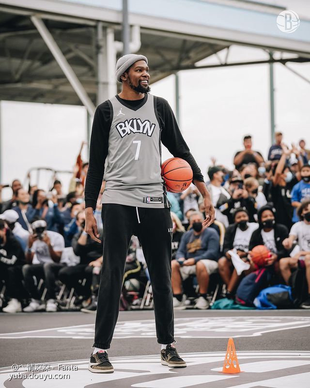 开云体育网页版登录入口那不勒斯训练开放日，冲刺阶段队长鼓劲引欢呼，全明星赛在即，年轻球员得到机会的简单介绍